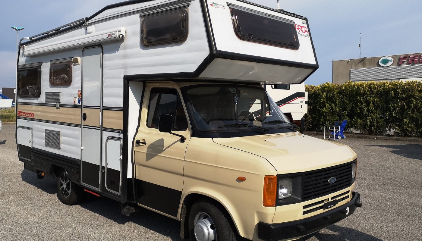 FORD TRANSIT mercatino (1)